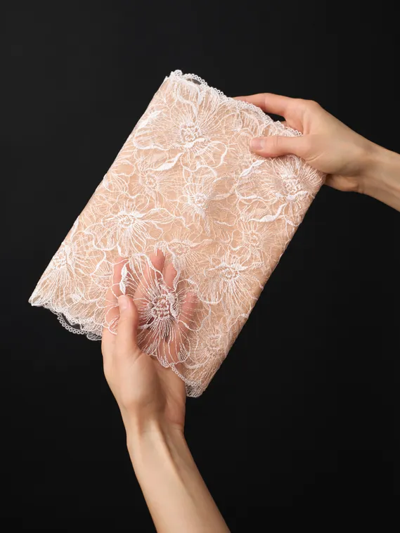 05-172 Вышивка на неэл. сетке 25 см, телесный/айвори 004