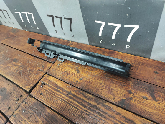 Кронштейн радиатора C (W204) Новый Оригинал 0477902914