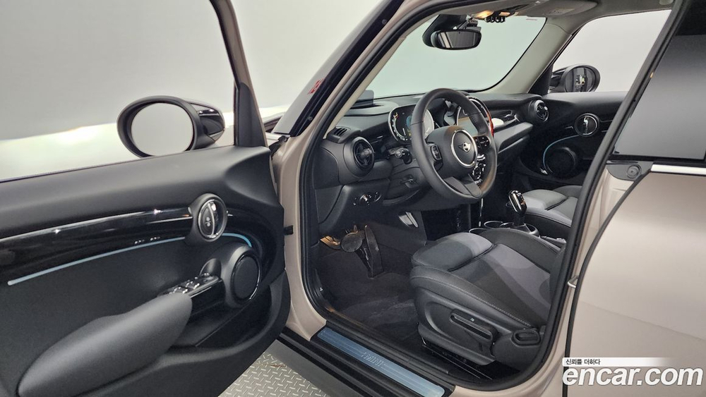 Mini Cooper 5 даерей Classic Plus (03.2024)
