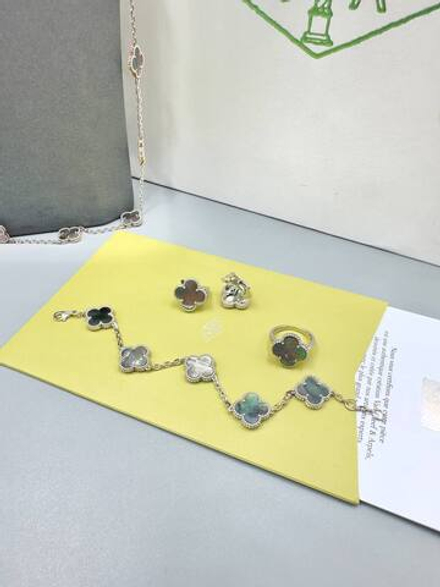 Серьги Van Cleef & Arpels 1,5 см