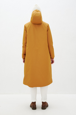 Зимнее пальто миди горчичного цвета