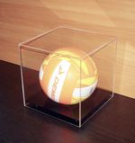 Подставка под сувенирный мяч акриловая