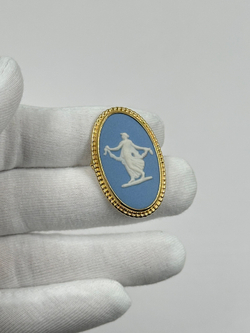 Брошь Wedgwood голубая