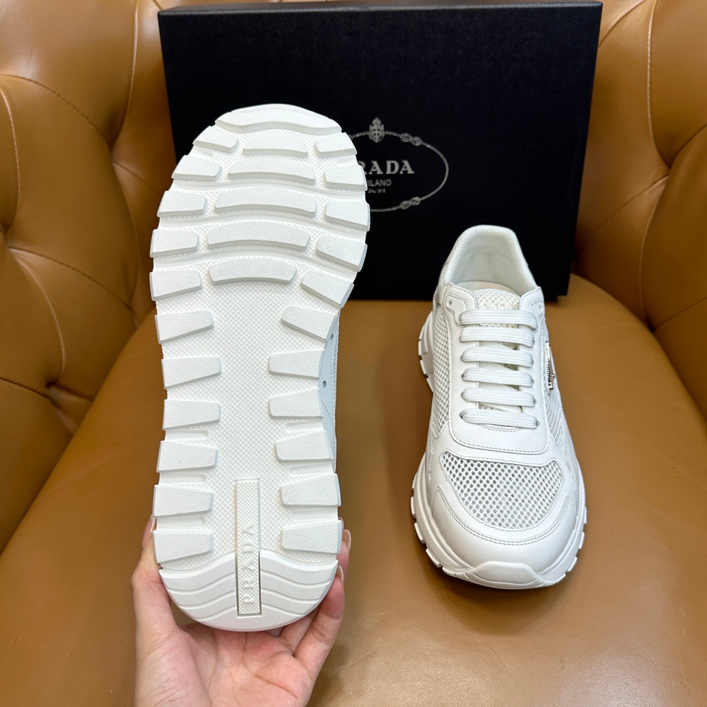 Классические сетчатые кроссовки