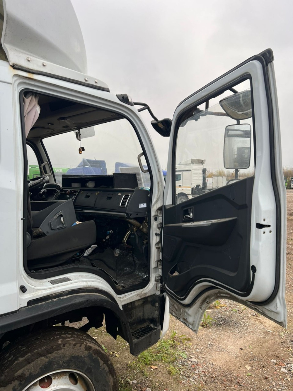DongFeng C120 Изотермический/рефрижератор 4749DT (Рефрижератор, дизельный, 3.8 л, 166 л.с. МТ)