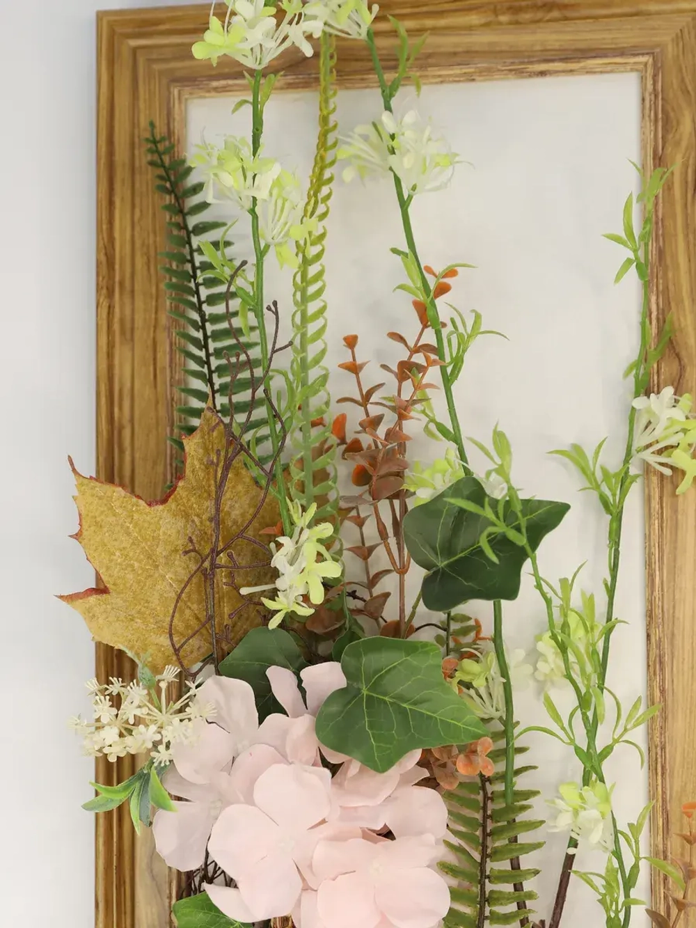 Искусственные цветы для декора стен