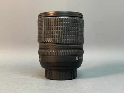 Nikon 18-135mm f/3.5-5.6G ED-IF AF-S DX Zoom-Nikkor