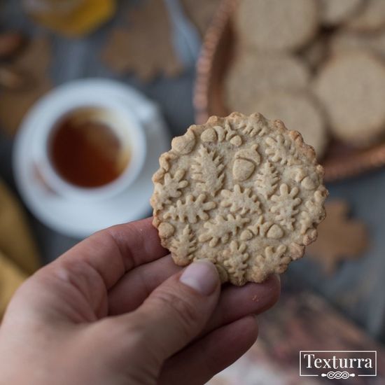Малая скалка с узором Дубовые листочки