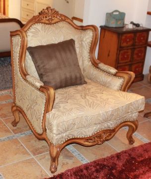 Уникально состаренные кресла.