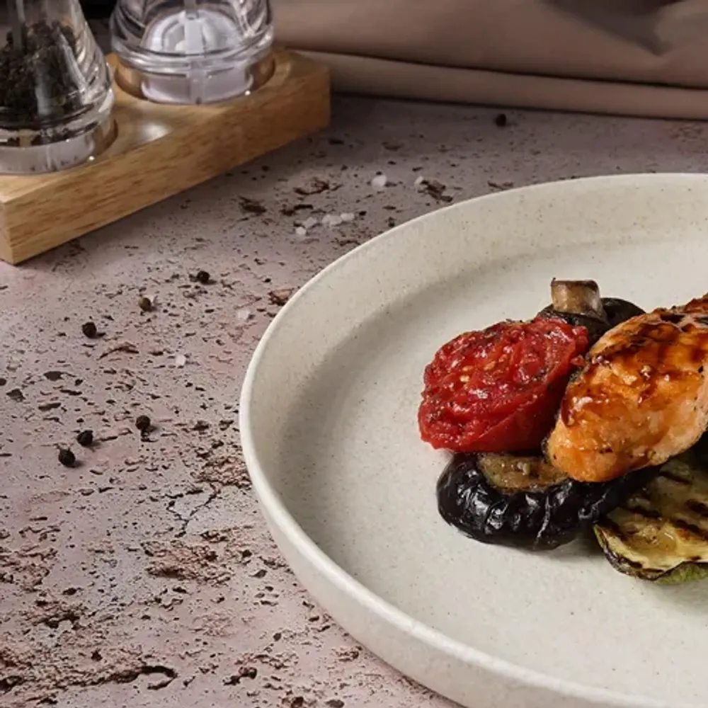 Тарелка с бортом d 27 см h3 см Elephant Ivory P.L. Proff Cuisine [1]