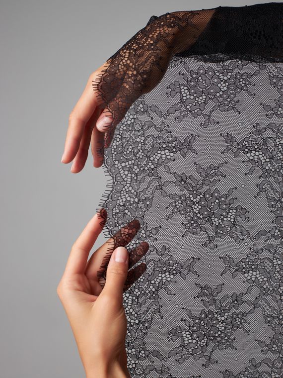 01-11 ОПТ Кружево шантильи 23 см, черный 170