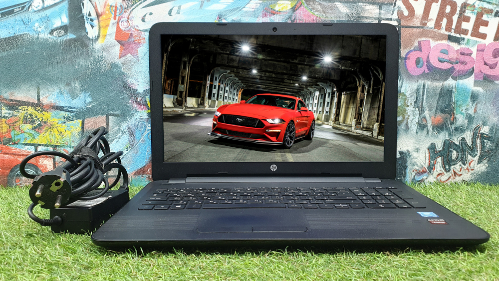 Ноутбук HP Radeon R5 M430 2Gb/4Gb/HDD 500Gb/ 15-ay044ur X5B97EA Windows 10 Home