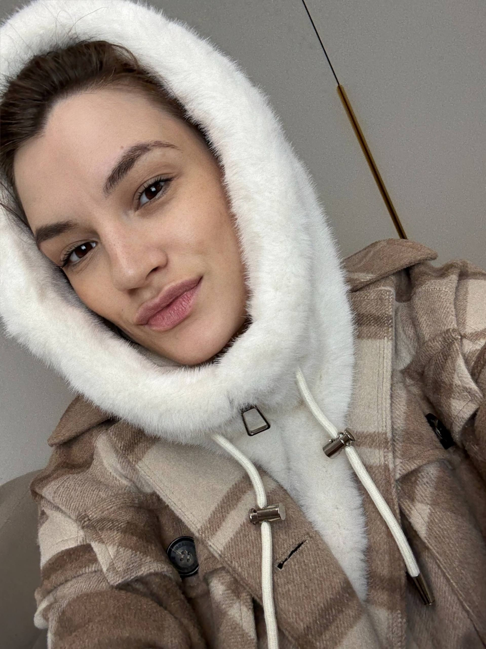 Меховой манишон 2в1 молочный