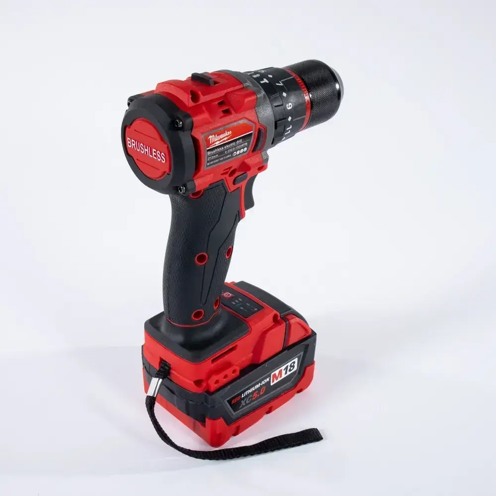 Milwaukee Дрель-шуруповерт, 18 В, 65 Нм, 2 АКБ