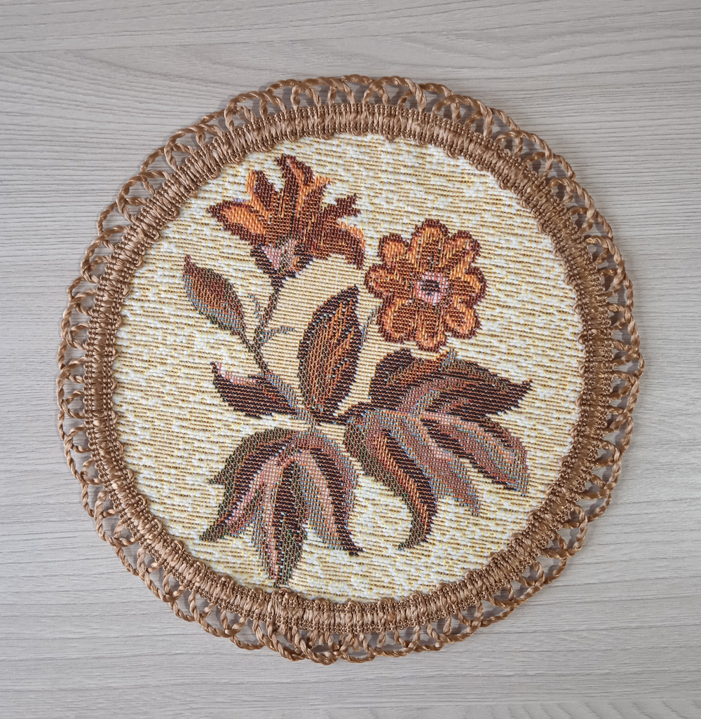 Набор декоративных гобеленовых салфеток Золотая чаша (1 шт D 54см+6 шт d 20см)