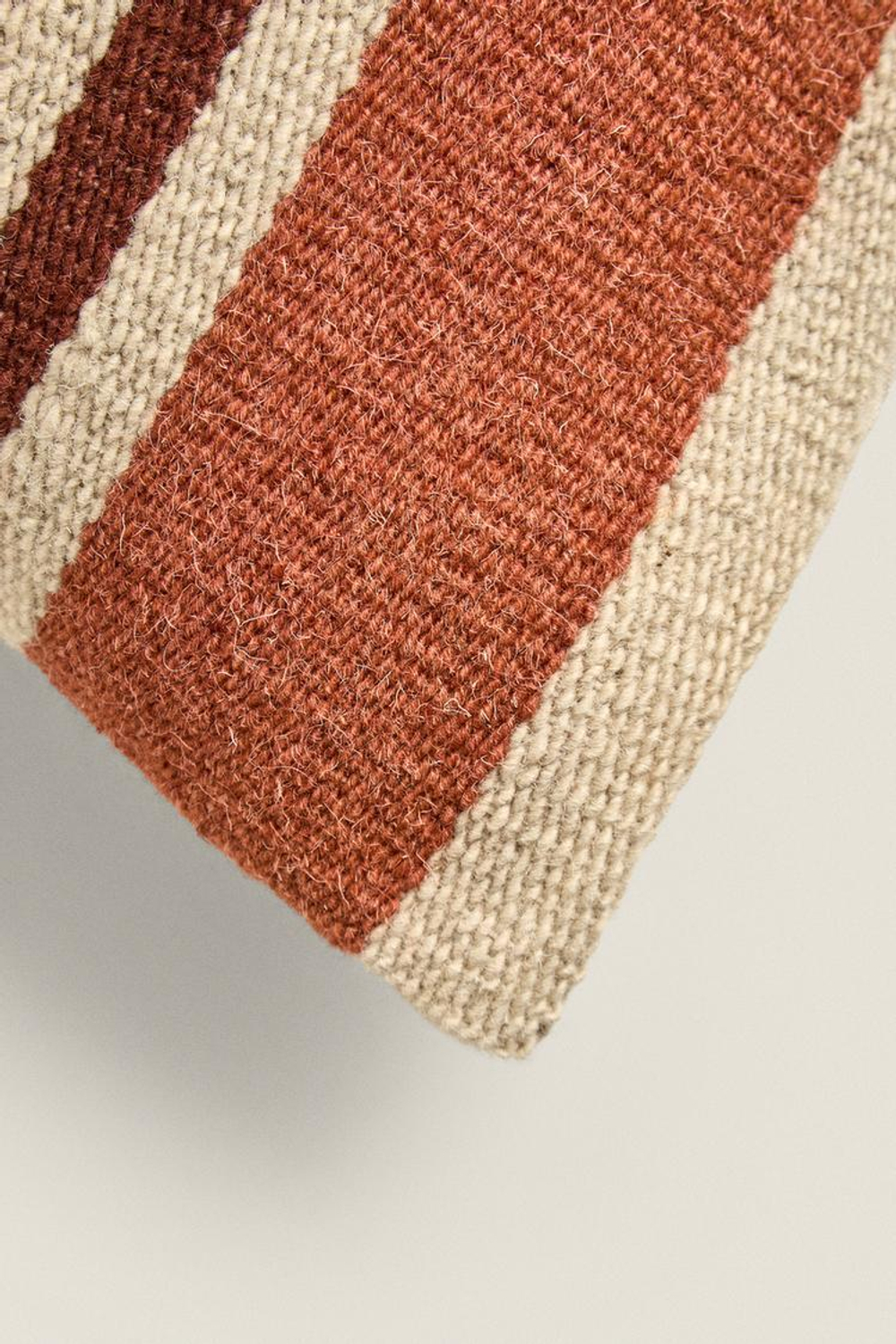 ZARA HOME ЧЕХОЛ ДЛЯ ДЕКОРАТИВНОЙ ПОДУШКИ С КОНТРАСТНОЙ ПОЛОСКОЙ, КРАСНЫЙ