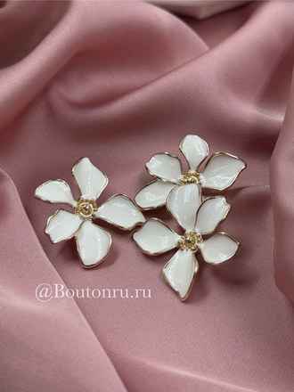 Пуговица в форме цветка золотистая с белой эмалью