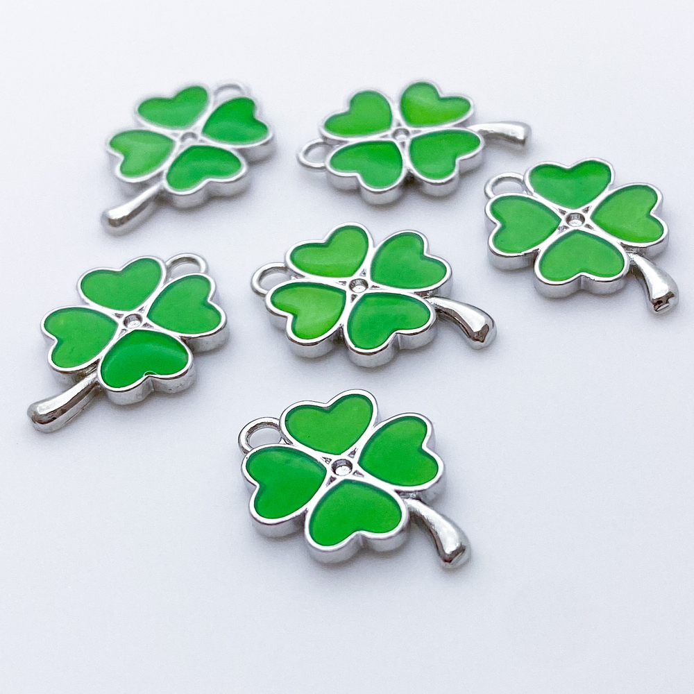 Подвеска Клевер, цвет серебро+зеленый, размер 17*11 мм, цена за 1 шт