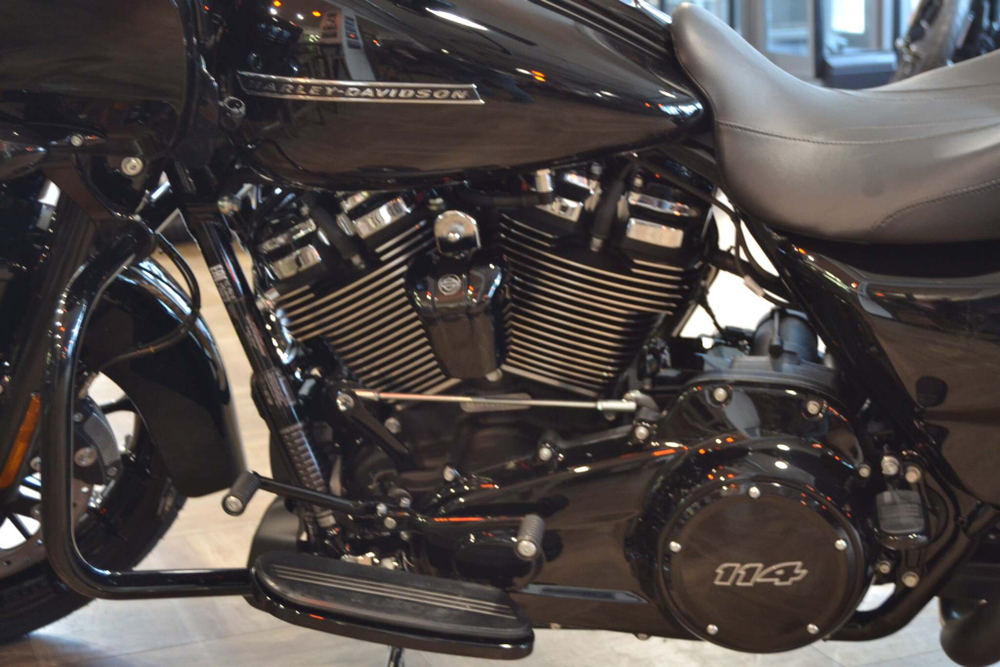 Road Glide Special 114  Harley-Davidson Vivid Black