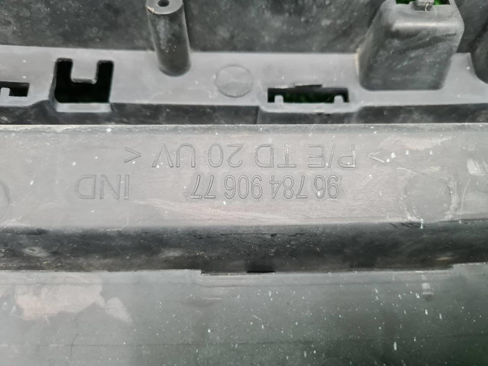 Бампер передний Peugeot 2008 (2013-2016)