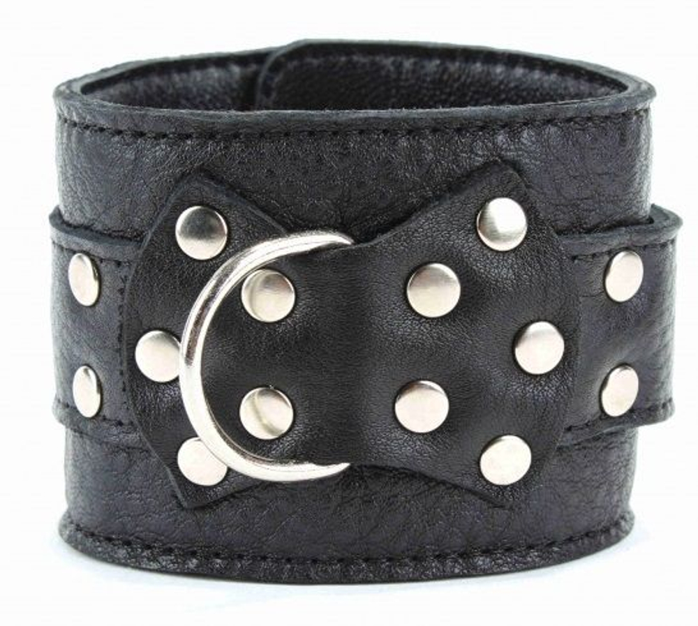 Чёрные наручники  из кожи с пряжкой