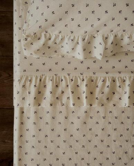 ZARA HOME ДЕТСКАЯ ПРОСТЫНЯ С ОБОРКАМИ, ЭКРЮ