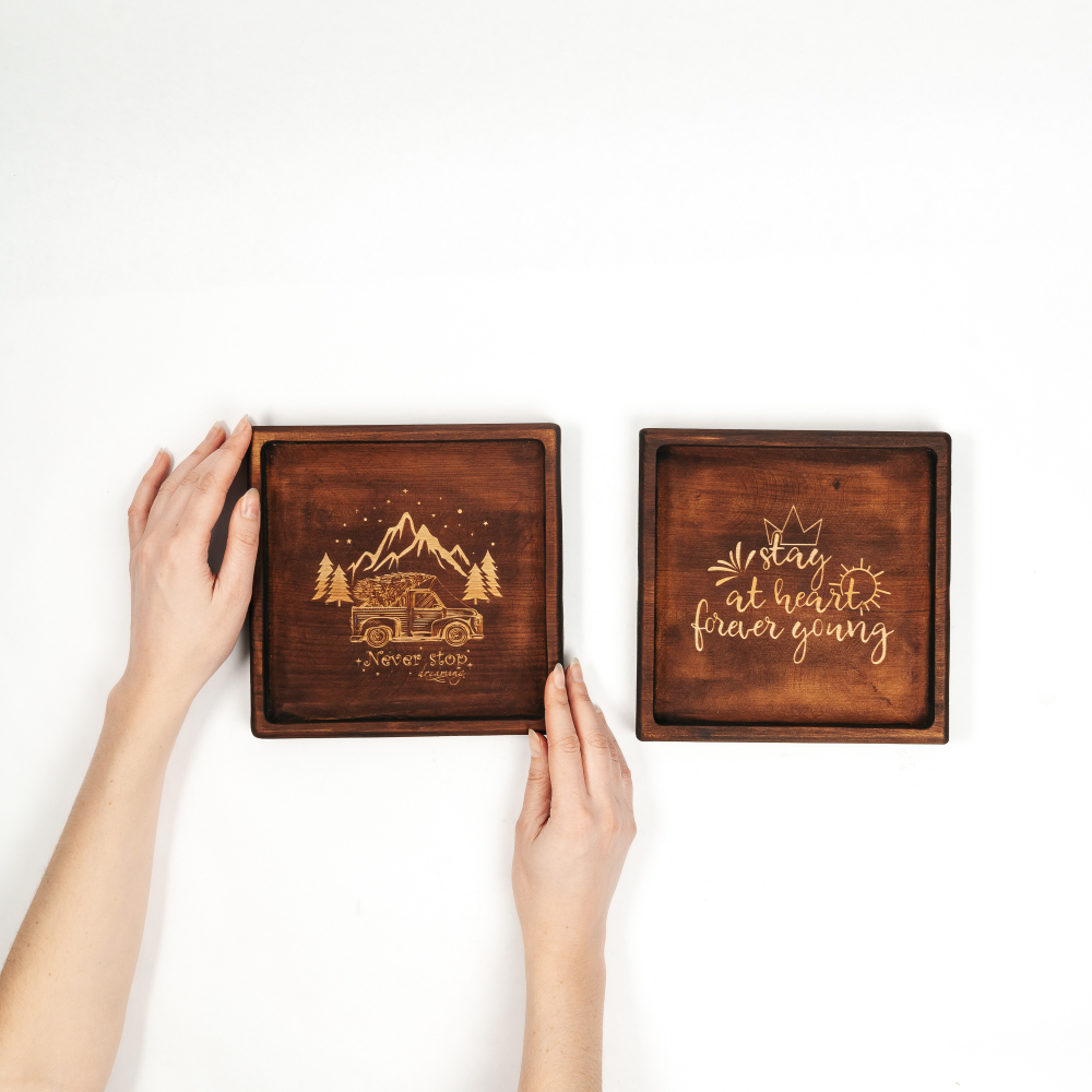 Набор деревянных менажниц из кедра для подачи блюд и закусок с гравировкой. MGN7