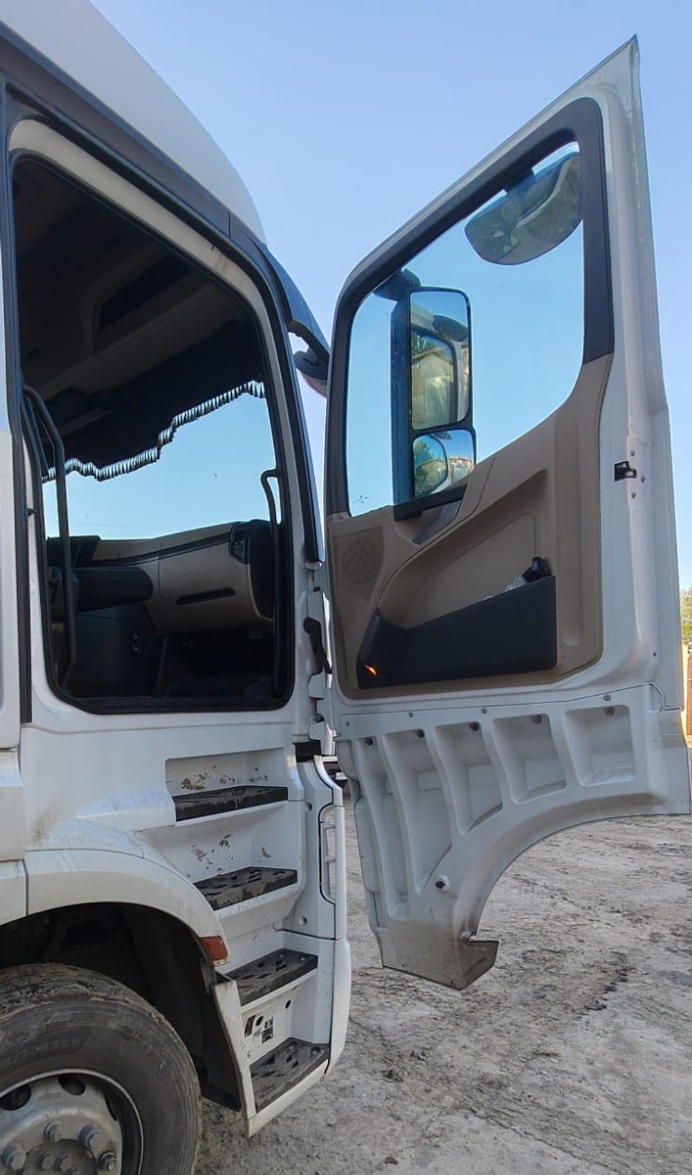 Mercedes-Benz ACTROS 4x2 Седельный тягач 1853 (Дизельный, 12,8 л, 531 л.с., АТ)