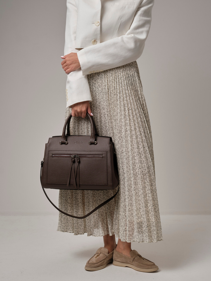 Сумка кожаная на плечо темно-коричневая