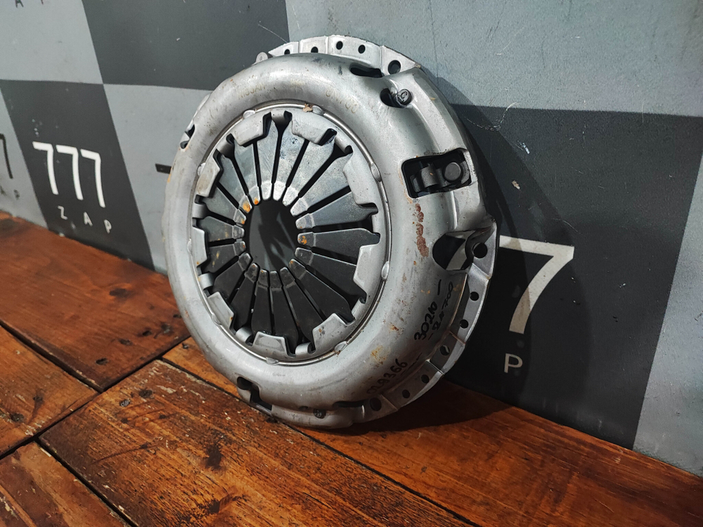 Корзина сцепления Almera Classic (B10), Pulsar (N16)  Новое Оригинал 302108n700