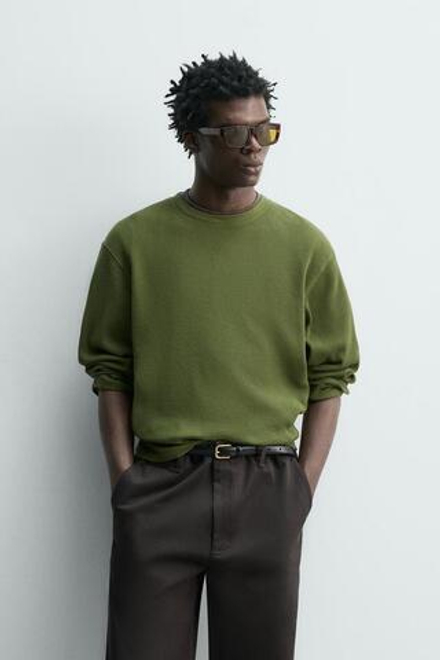 ZARA ФУТБОЛКА ИЗ РИФЛЕНОГО ТРИКОТАЖА, ХАКИ