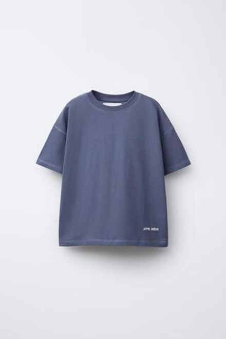 ZARA ОДНОТОННАЯ ФУТБОЛКА С ВЫШИТОЙ НАДПИСЬЮ, СИНИЙ