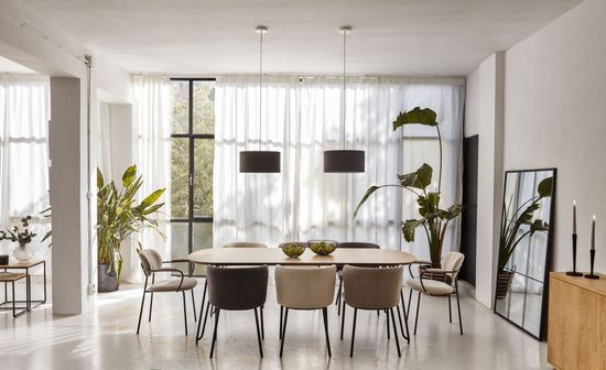 Ciselia Стул из синели светло-коричневого цвета и черной стали Испания La Forma