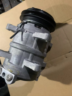 Компрессор кондиционера Nissan Paladin D22 QD32 KA24 оригинал