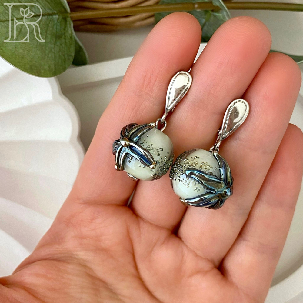 LEFIREL' Серьги серебряные женские "Мальдивы" с бусинами из муранского стекла / ювелирные украшения из родированного серебра 925