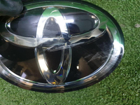 Эмблема решетки радиатора Toyota Land Cruiser Prado 150 (2017-2020)