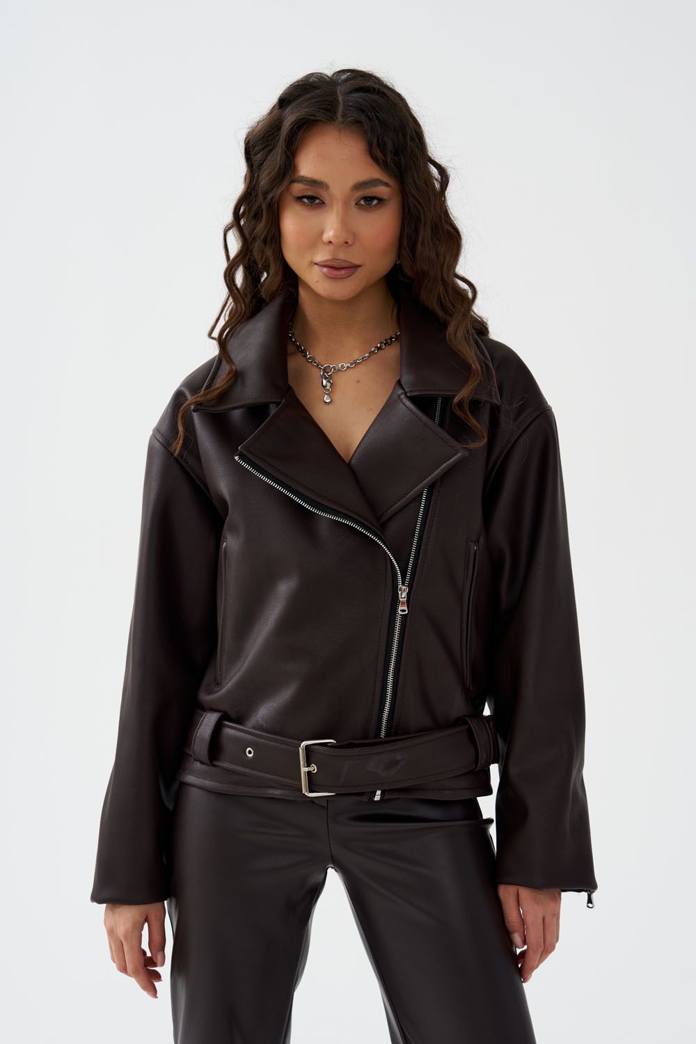 Косуха из экокожи шоколадного цвета