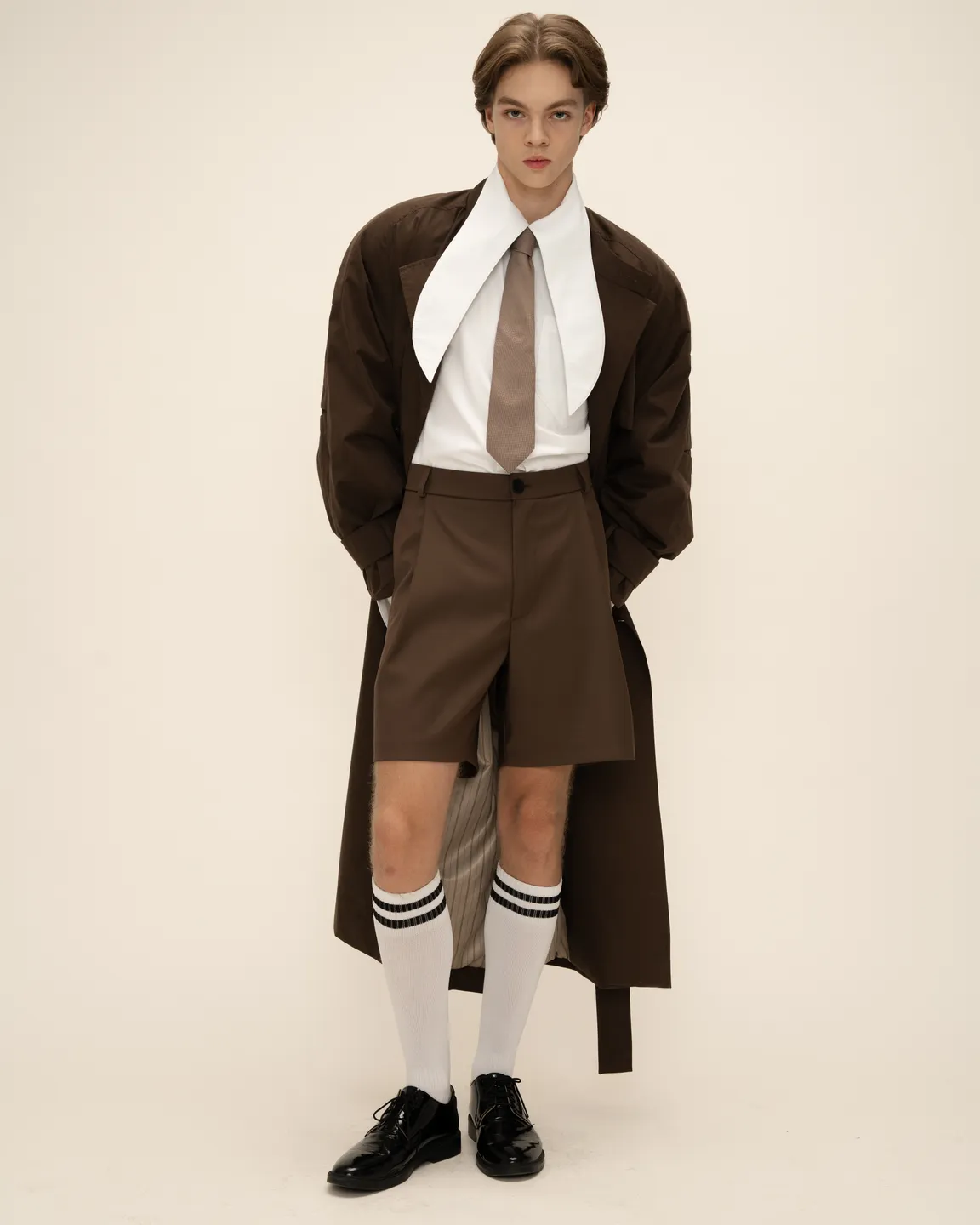 Коричневый тренч 