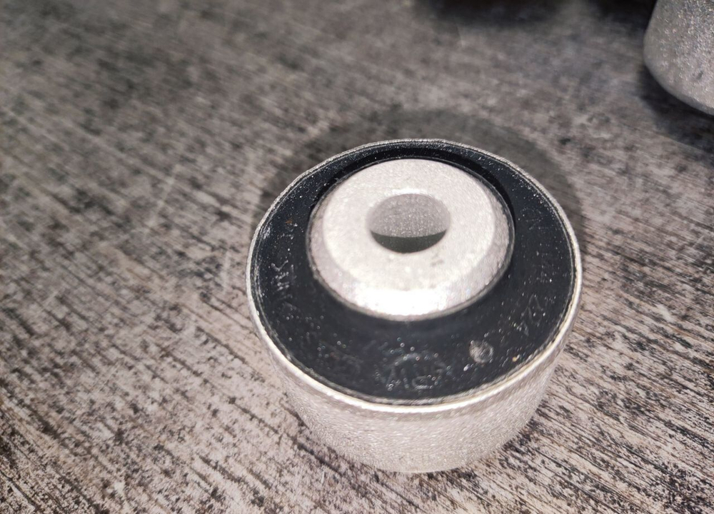 Сайл. блок пер. рычага верхнего Audi A6 C7