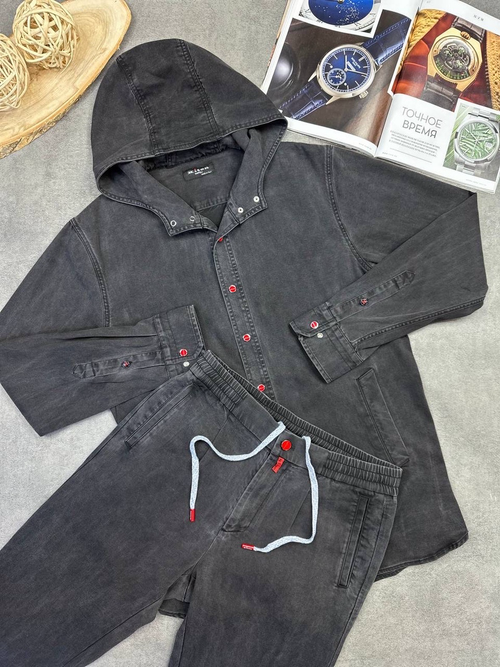Джинсовый костюм Kiton