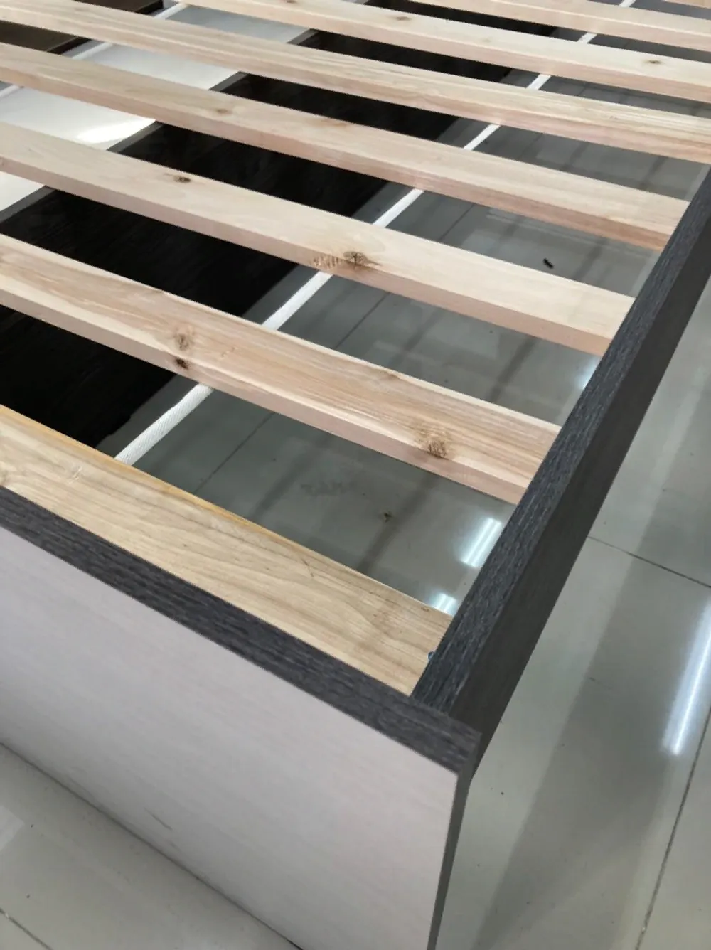 Кровать Ольга-13 ЛДСП реечное ладе яс.анкор темн/яс.анкор св 1200