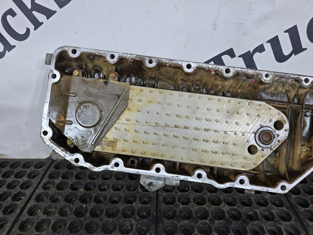 Крышка масляного радиатора в сборе