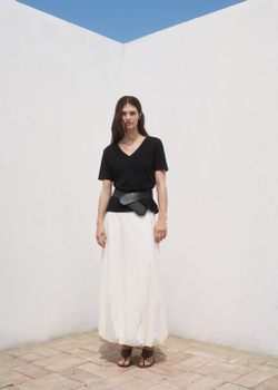 Хлопковая футболка с V-образной горловиной