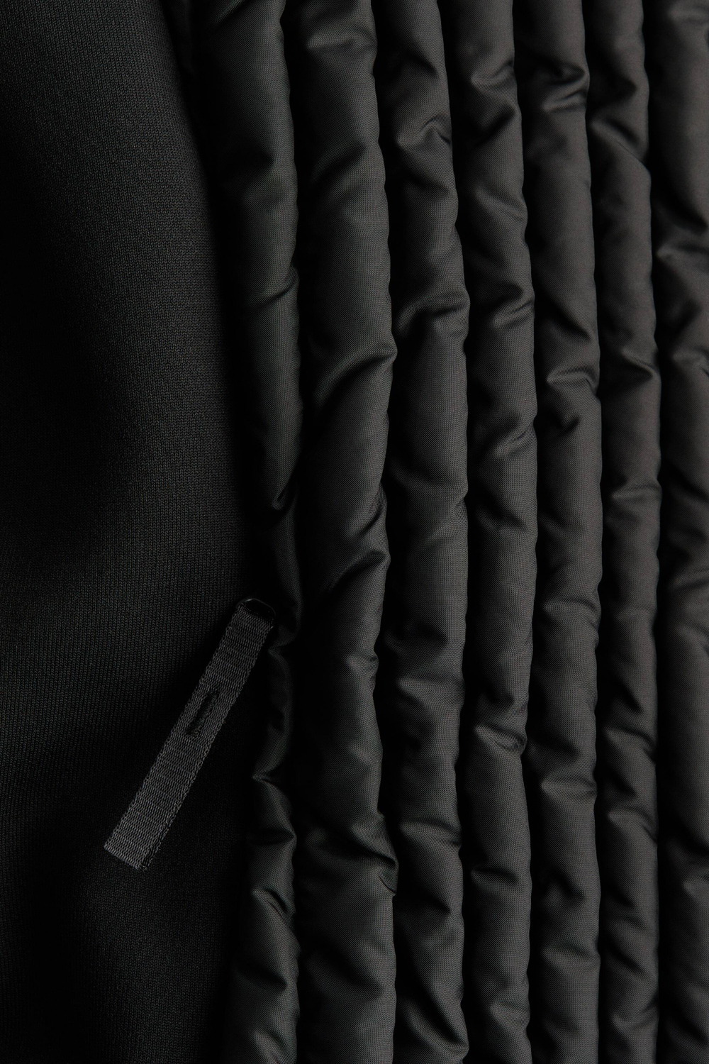 H&M Легкая стеганая куртка ThermoMove™, черный