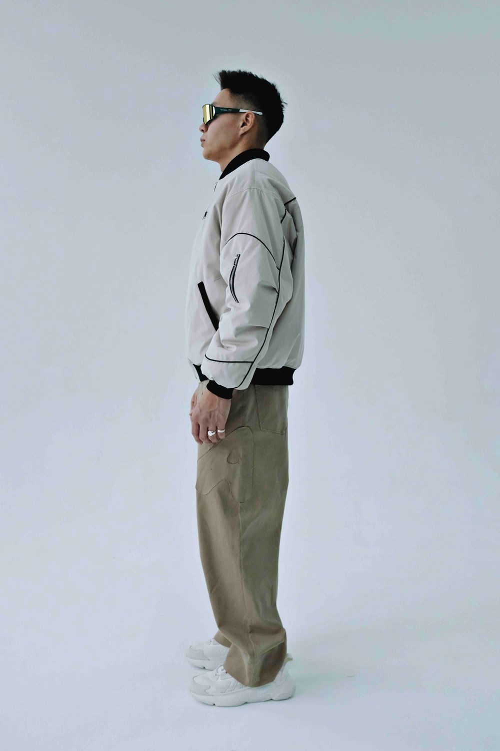 Бомбер VNVA бежевый