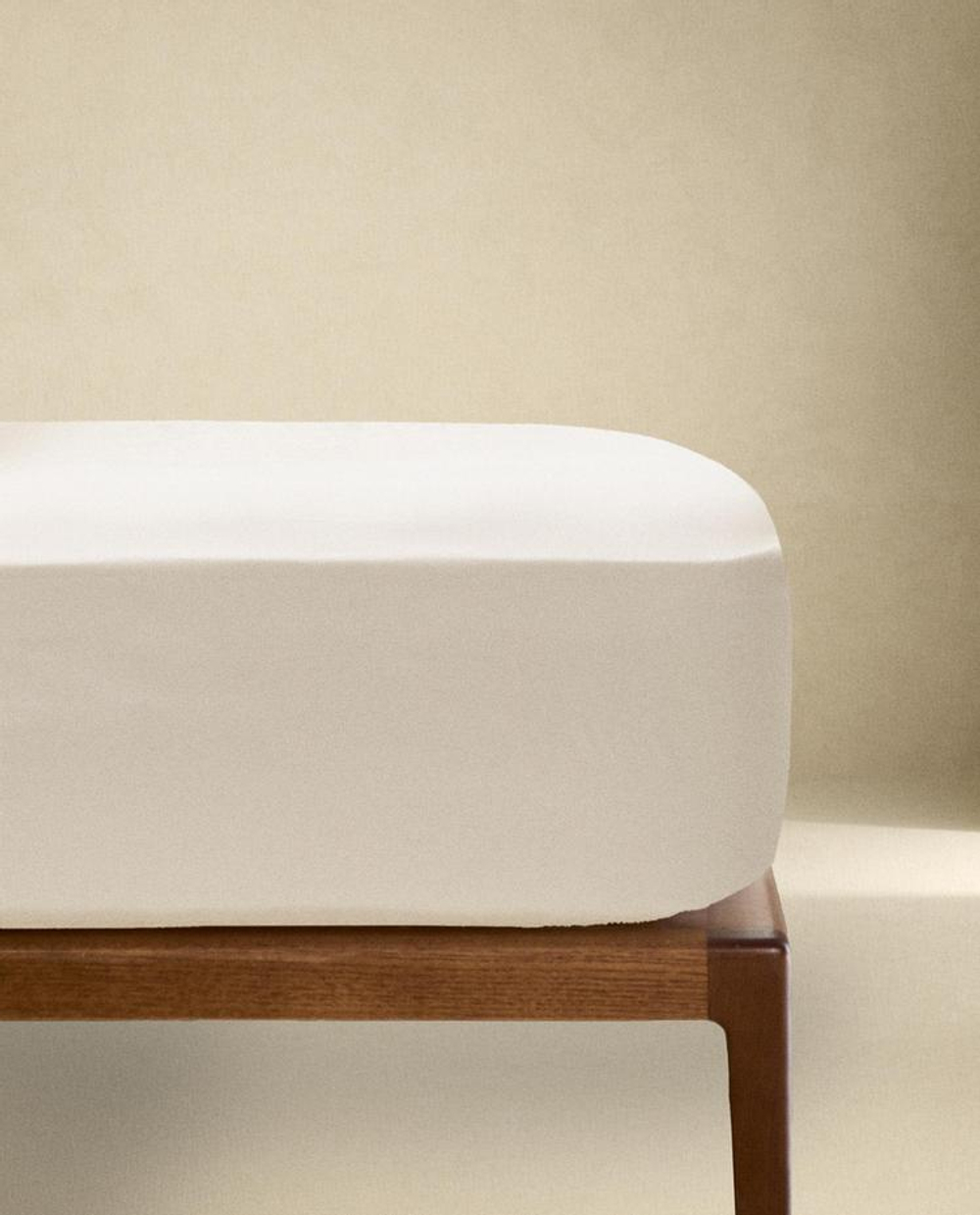 ZARA HOME (300 НИТЕЙ) ПРОСТЫНЯ НА РЕЗИНКЕ ИЗ САТИНА | ВЫСОТА 40 СМ, БЕЖЕВЫЙ