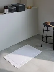 Коврик для ванной с фактурным бортиком белого цвета из коллекции essential, 50х80 см