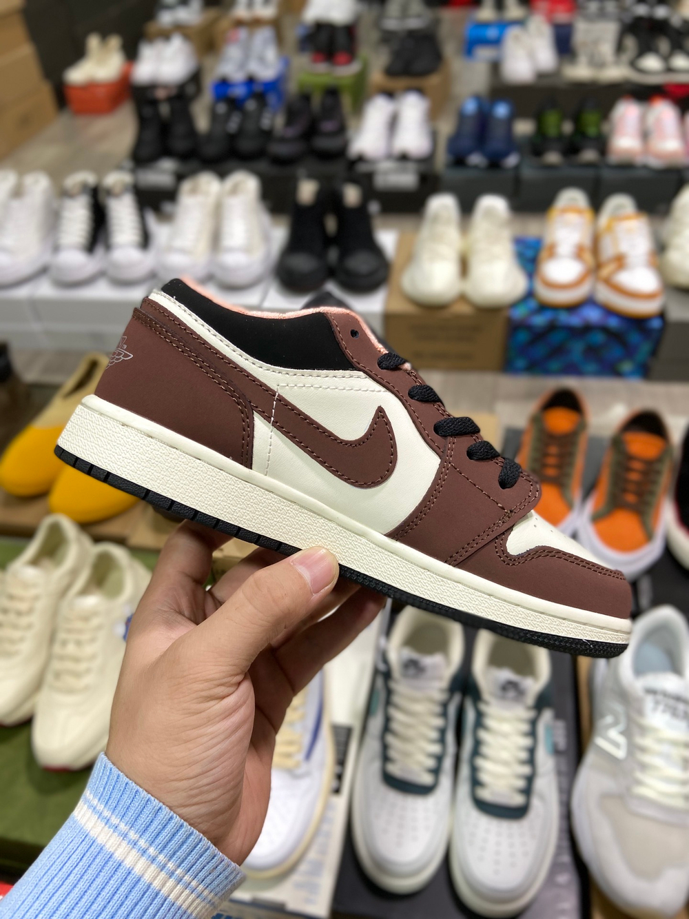 Jordan 1 Low Mocha