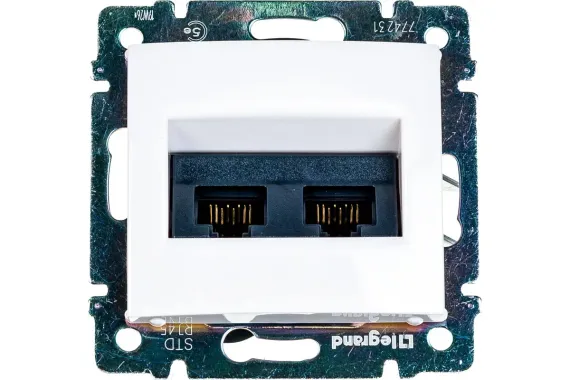 Розетка RJ45 Legrand Valena двойная белая 14186