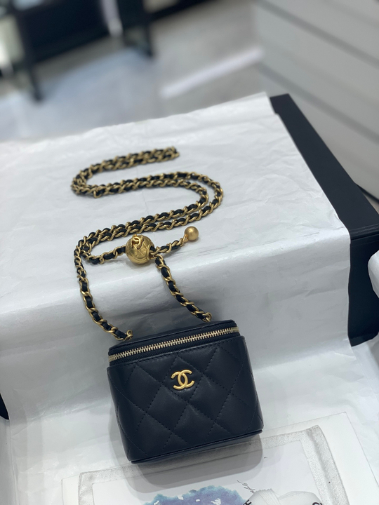 Chane1 Small Vanity with Chain 11 cm